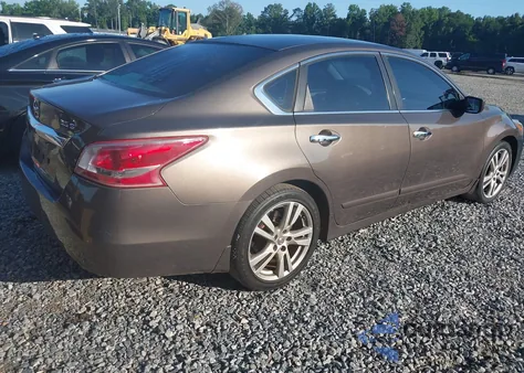 2013 Nissan Altima 3.5 S z USA, uszkodzony, nr VIN 1N4BL3AP2DC155852